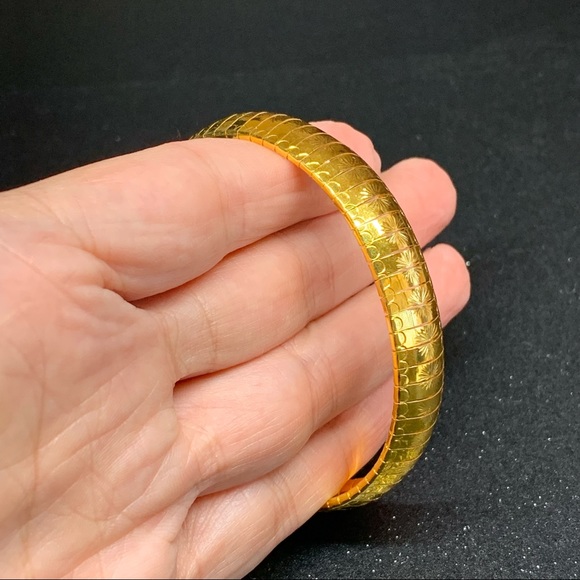 18KT Yellow Gold Over Sterling Silver Patterned Omega Bangle Bracelet 7.25” - Picture 4 of 17